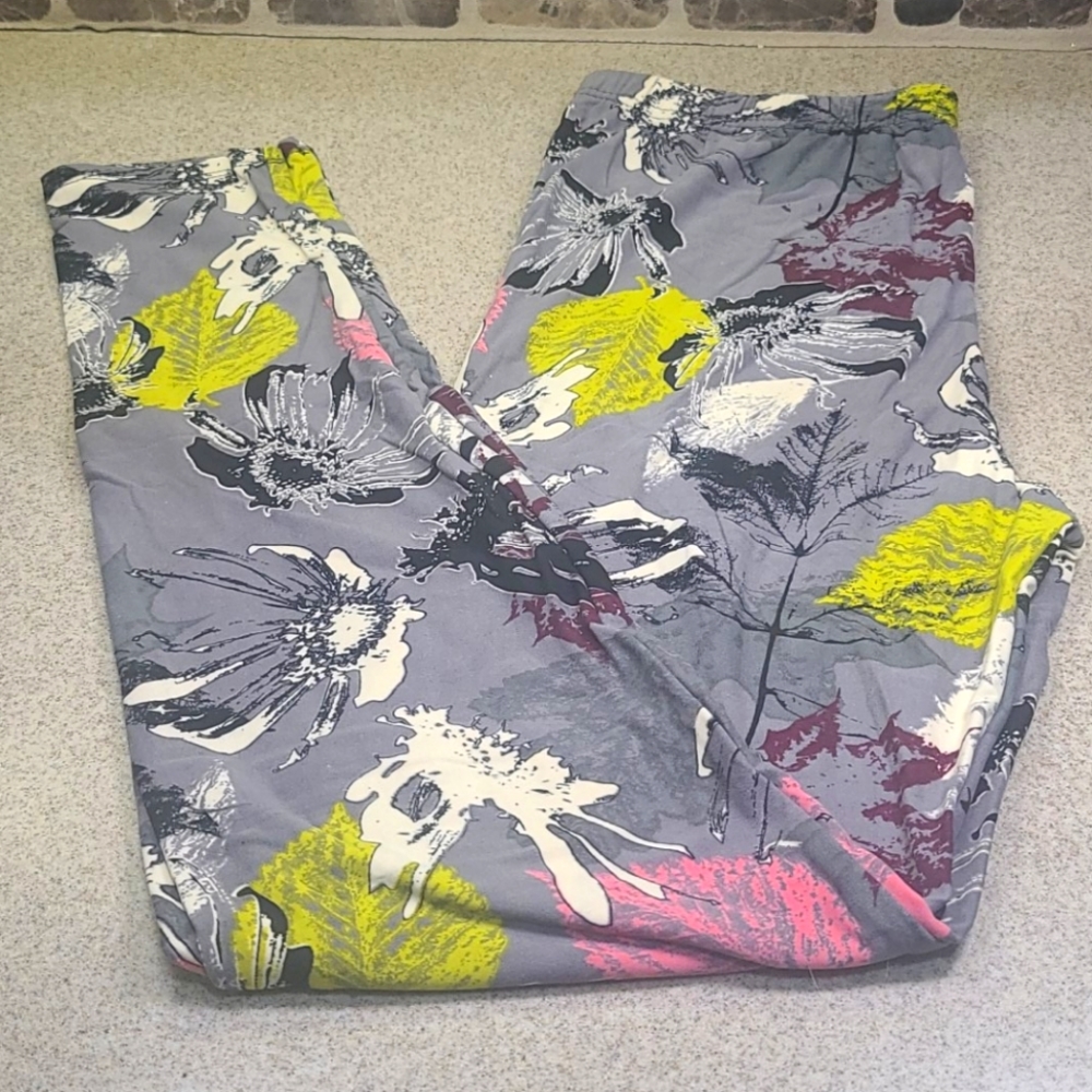 PLUS SIZE PASTEL ROMANCE LEGGINGS DEPOT
